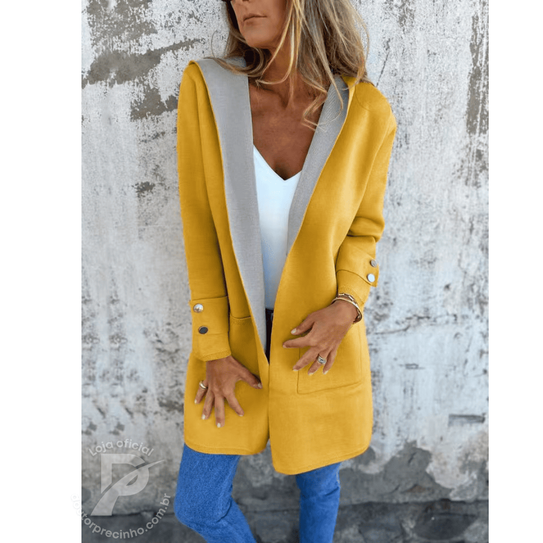 Casaco Feminino com Capuz e Botões Dourados – Modelo Lisandra