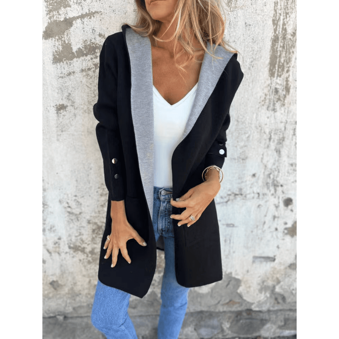 Casaco Feminino com Capuz e Botões Dourados – Modelo Lisandra