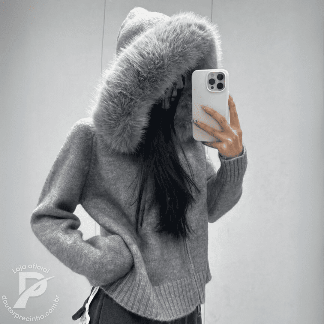 Casaco Thalina – Inverno Elegante com Capuz de Pelo