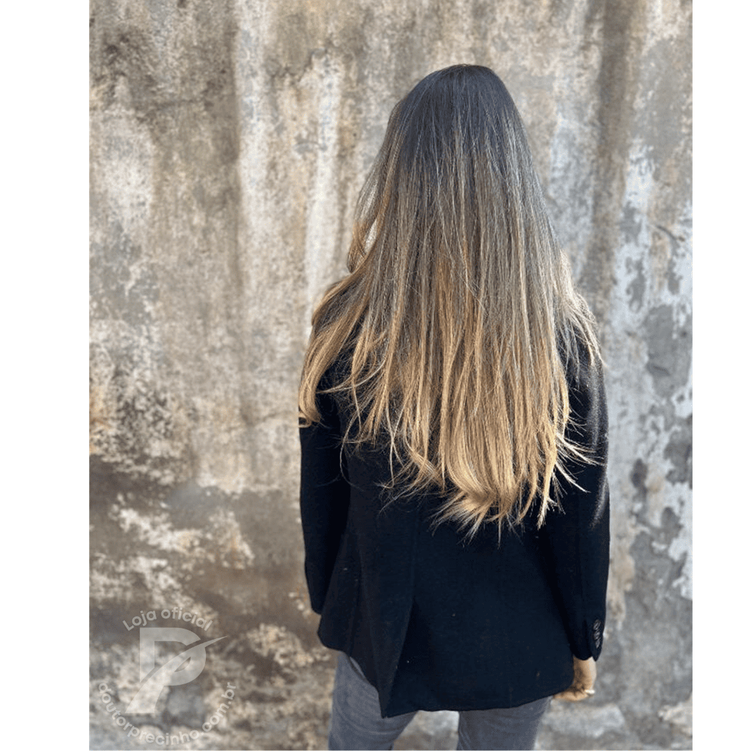 Blazer Feminino Elegante com Corte Acinturado e Lapela Clássica – Modelo Tarsila