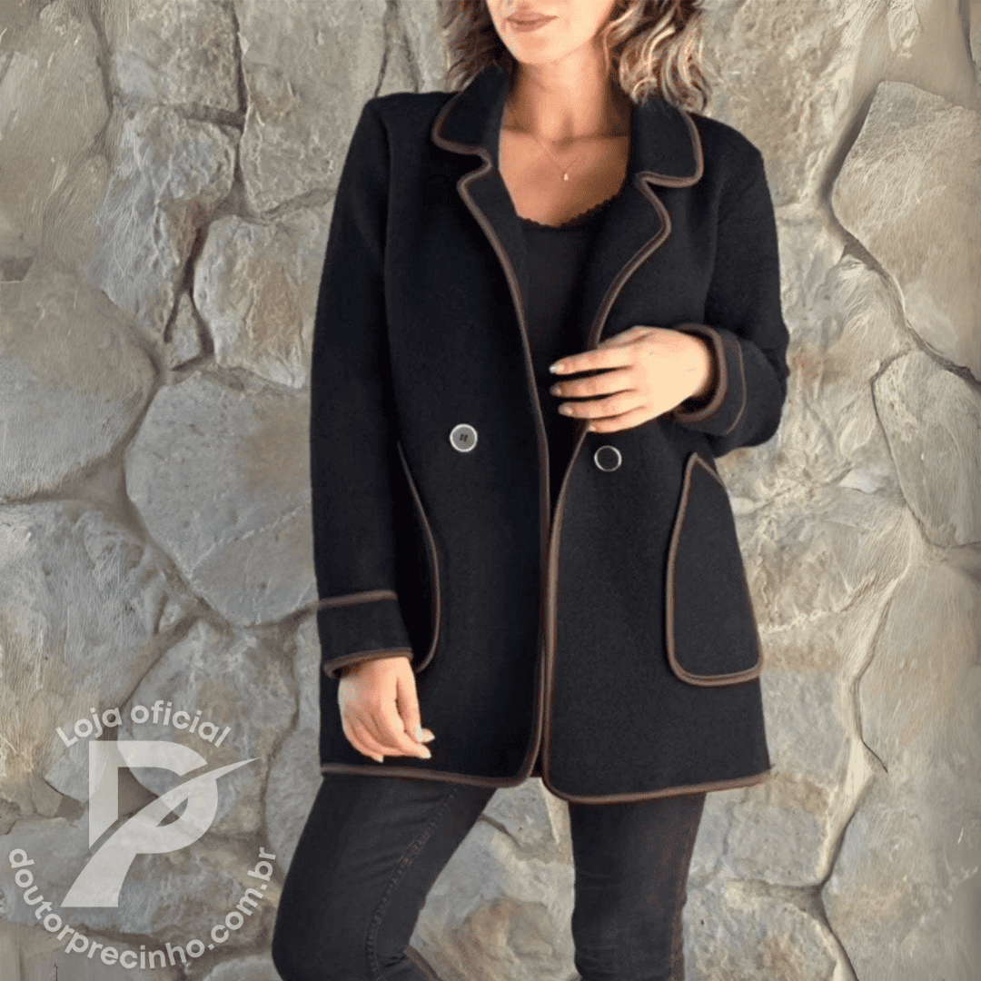 Casaco Feminino Vivienne em Lã Batida com Recortes Contrastantes – Elegância Atemporal