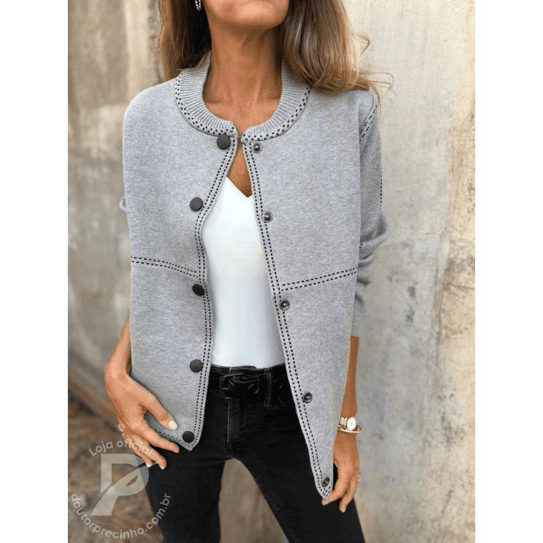 Casaco Feminino Branco com Bordado Contrastante e Botões – Modelo Ariella