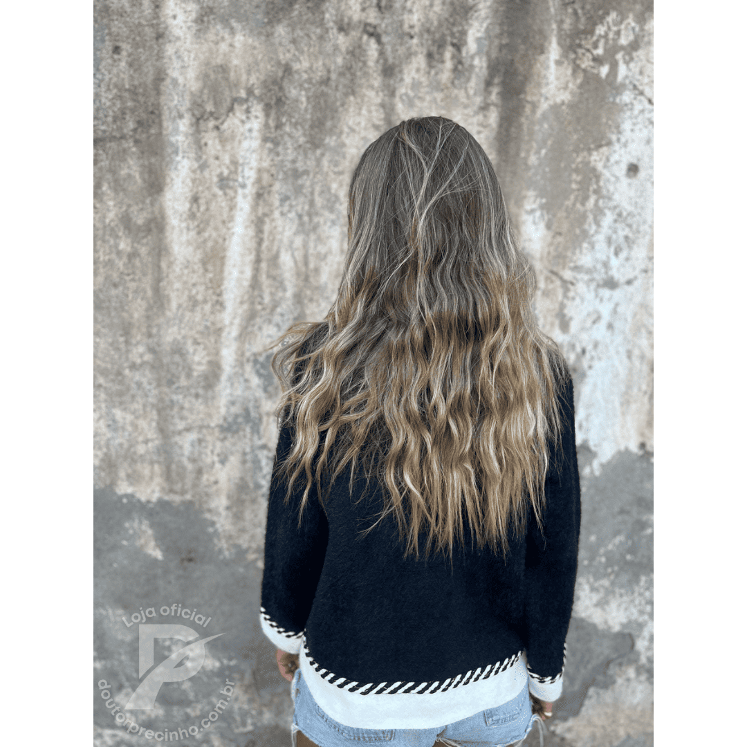 Casaco Feminino Bicolor com Botões Decorativos e Detalhes Trançados – Modelo Atena