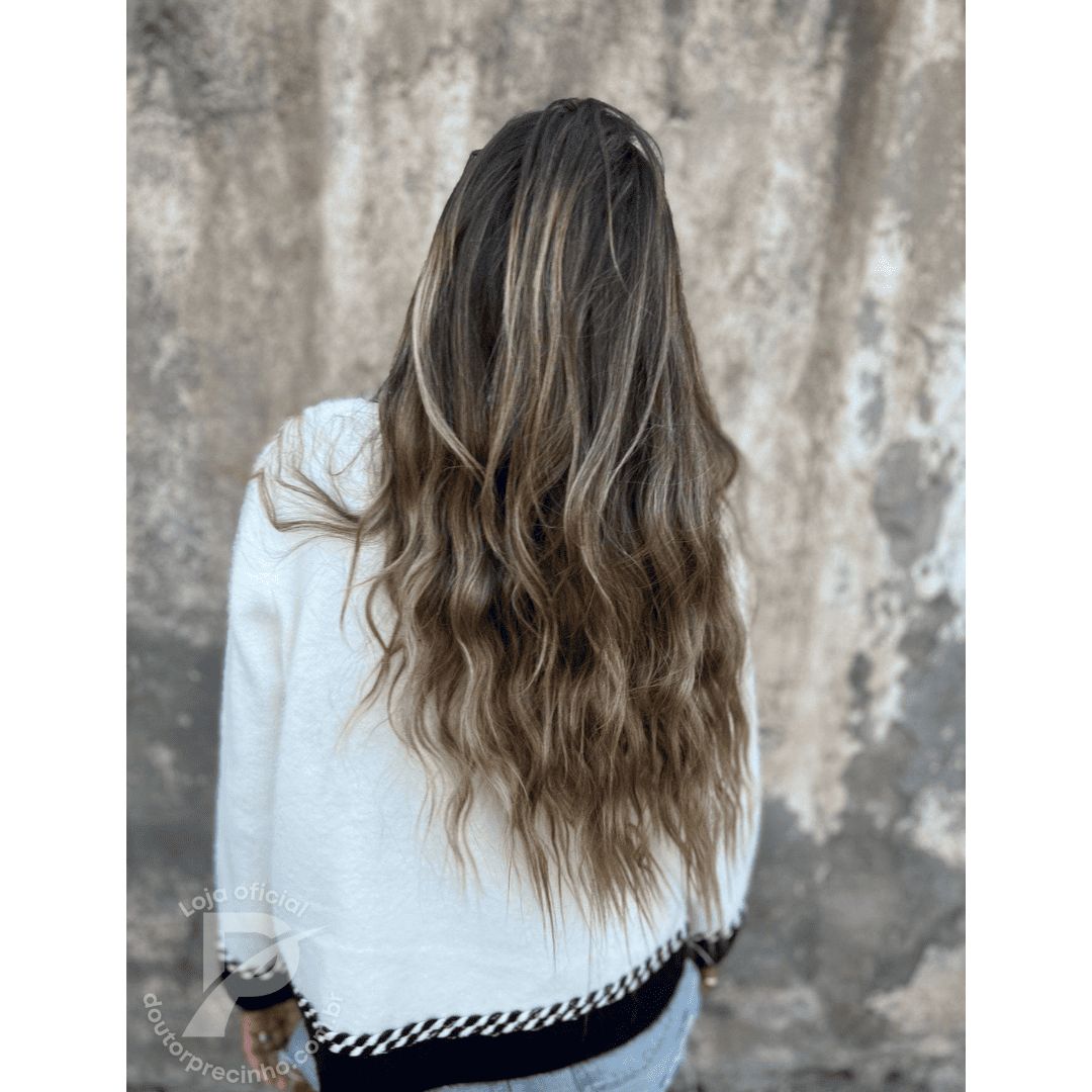 Casaco Feminino Bicolor com Botões Decorativos e Detalhes Trançados – Modelo Atena