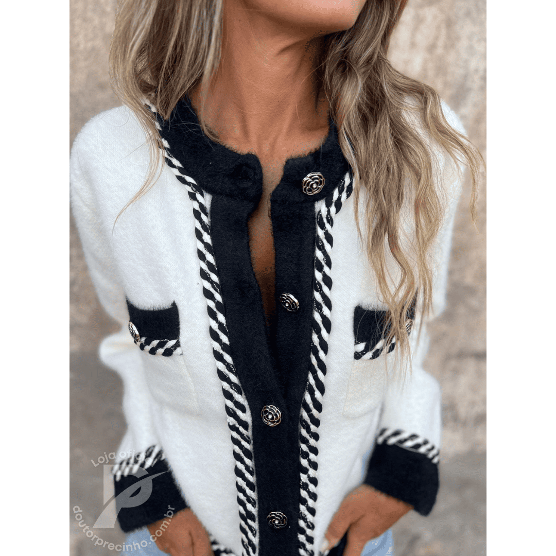 Casaco Feminino Bicolor com Botões Decorativos e Detalhes Trançados – Modelo Atena