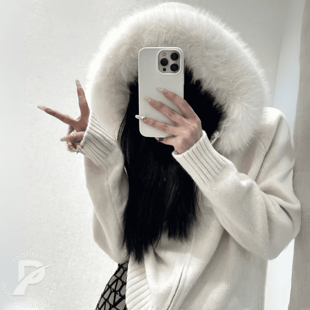 Casaco Thalina – Inverno Elegante com Capuz de Pelo