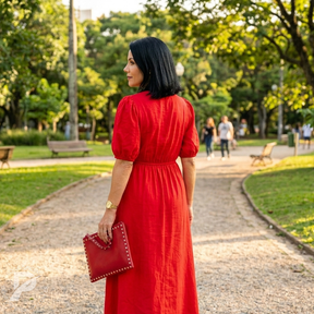 Vestido Romina – Elegância Atemporal com um Toque Moderno