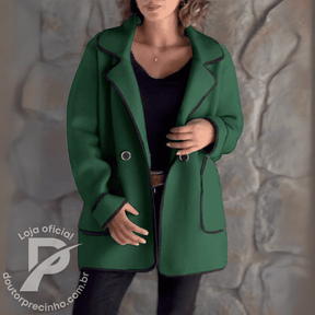 Casaco Feminino Vivienne em Lã Batida com Recortes Contrastantes – Elegância Atemporal