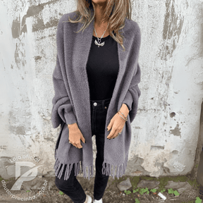 Poncho Feminino com Franjas Quitéria – Estilo, Aconchego e Elegância no Frio