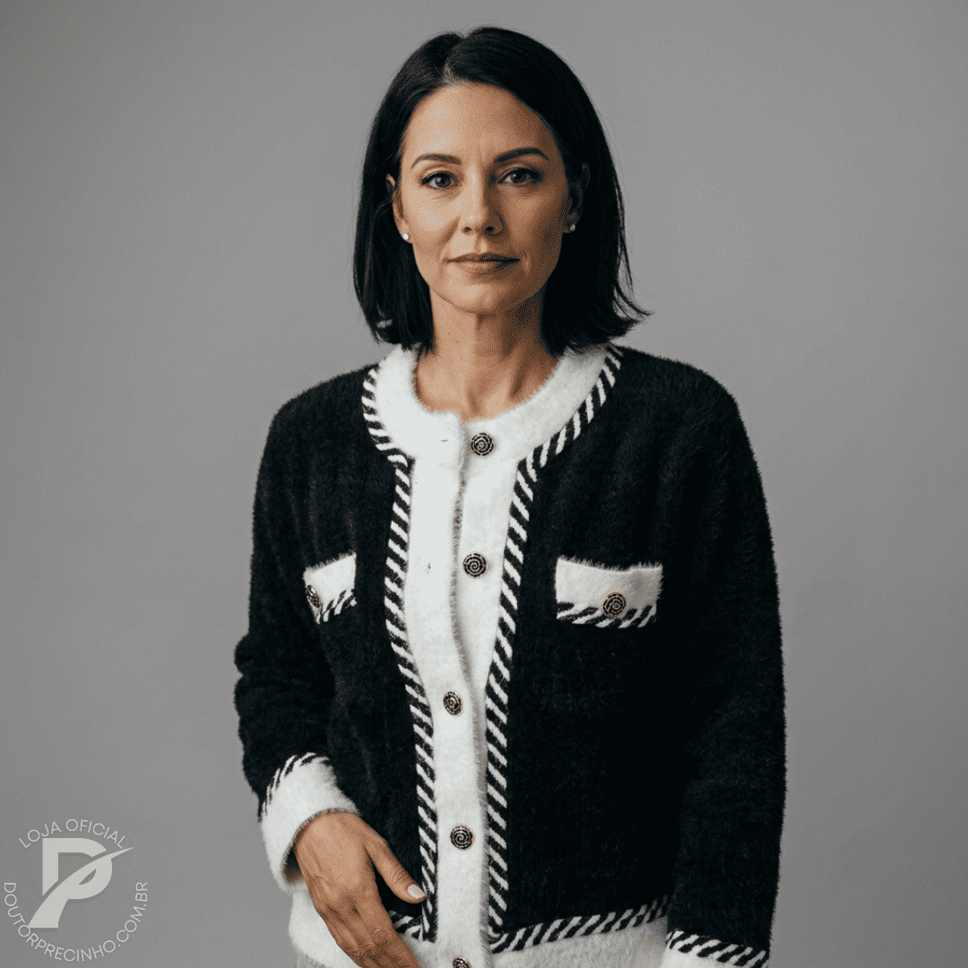 Casaco Feminino Bicolor com Botões Decorativos e Detalhes Trançados – Modelo Atena