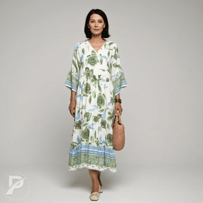 Vestido Longo Benedetta - Modelagem Fluída, Tecido Leve e Estampa Sofisticada