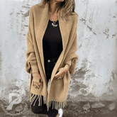 Poncho Feminino com Franjas Quitéria – Estilo, Aconchego e Elegância no Frio