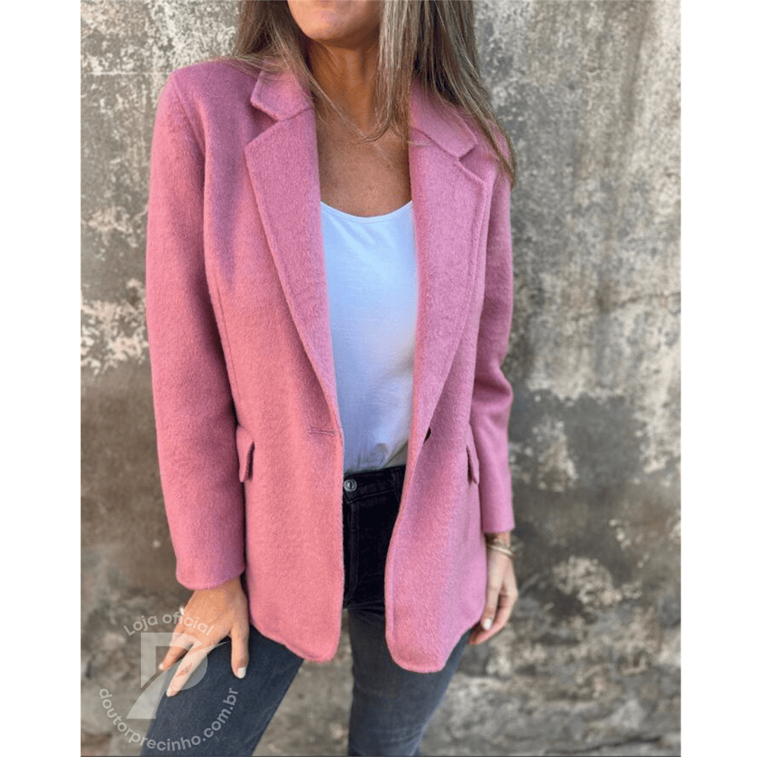 Blazer Feminino Elegante com Corte Acinturado e Lapela Clássica – Modelo Tarsila