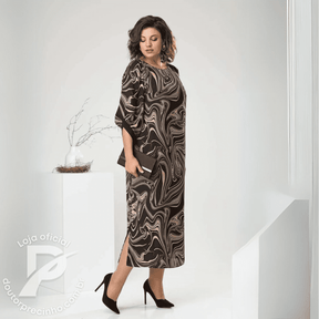 Vestido Feminino Thalita - Corte Midi com Estampa Abstrata e Mangas 3/4