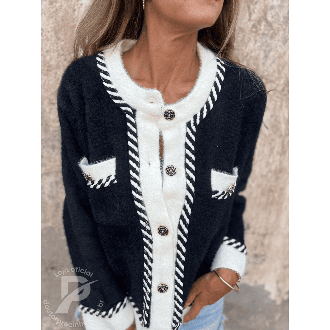 Casaco Feminino Bicolor com Botões Decorativos e Detalhes Trançados – Modelo Atena