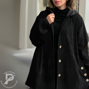 Casaco Brigite - Modelagem Oversized em Veludo Cotelê com Capuz