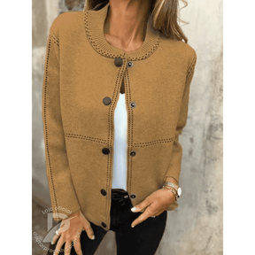 Casaco Feminino Branco com Bordado Contrastante e Botões – Modelo Ariella