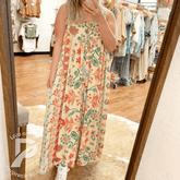 Macacão Feminino Lia - Estampa Floral com Modelagem Ampla e Botões Frontais