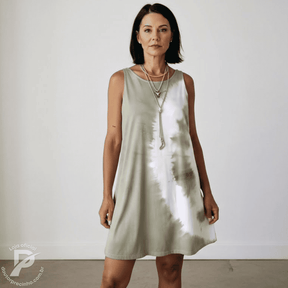 Vestido Arlisse - Simplicidade luminosa